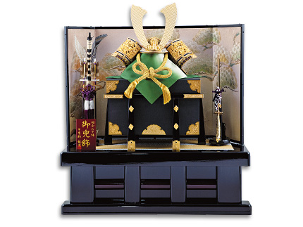 20号新羅紗王兜飾り