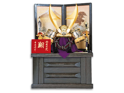 収納飾り 着用「翔」兜隼松鷹飾り