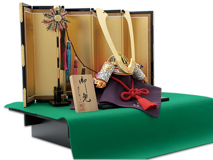 13号曙色糸縅兜飾り