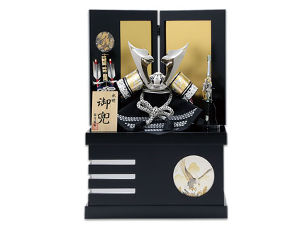 兜彫金収納飾り